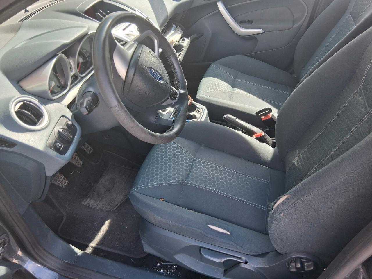 Ford Fiesta 1.4 TDCi 68CV 5 porte Titanium