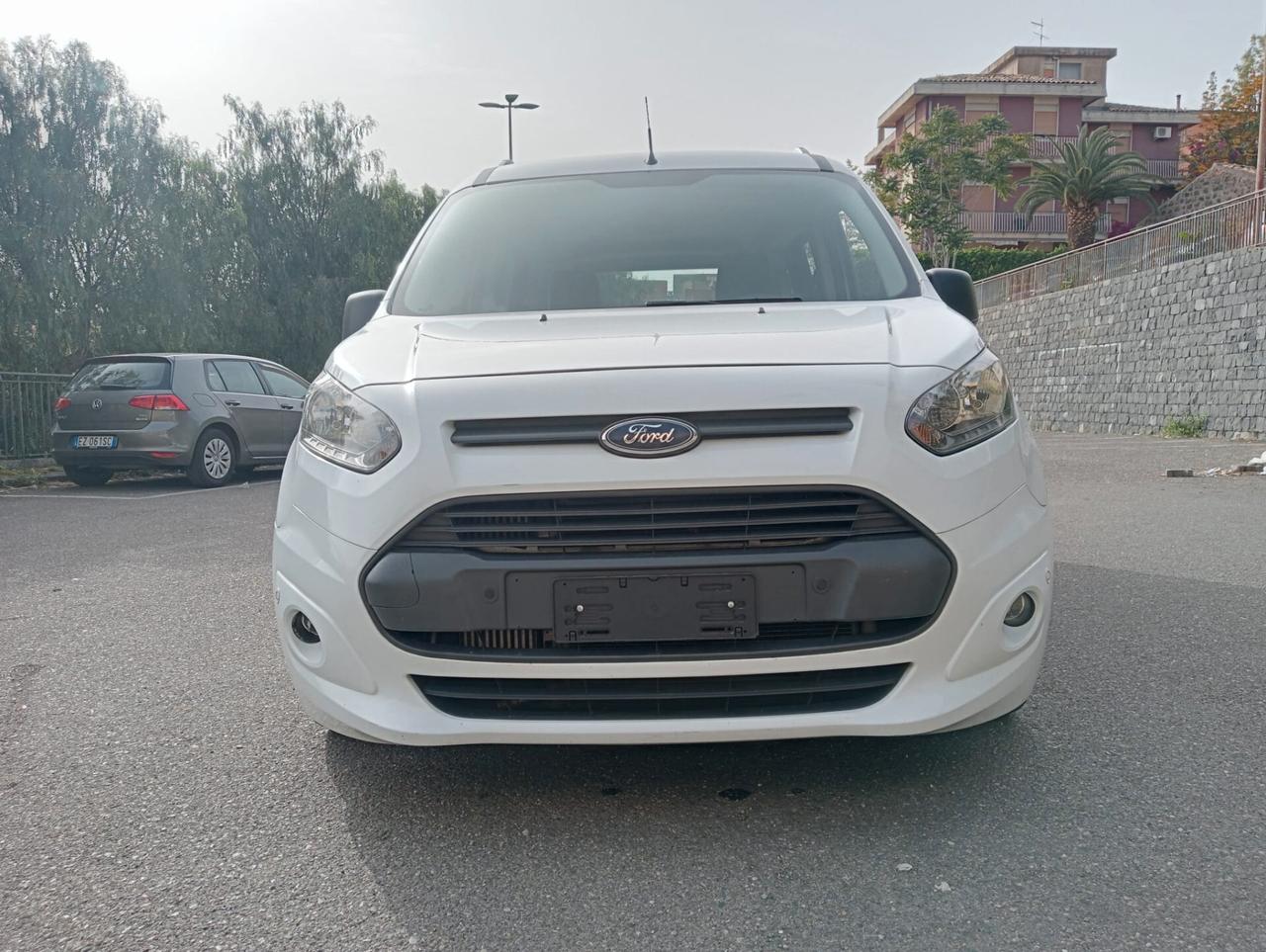 Ford Tourneo Connect Pianale ribassato con rampa disabili in carrozzina