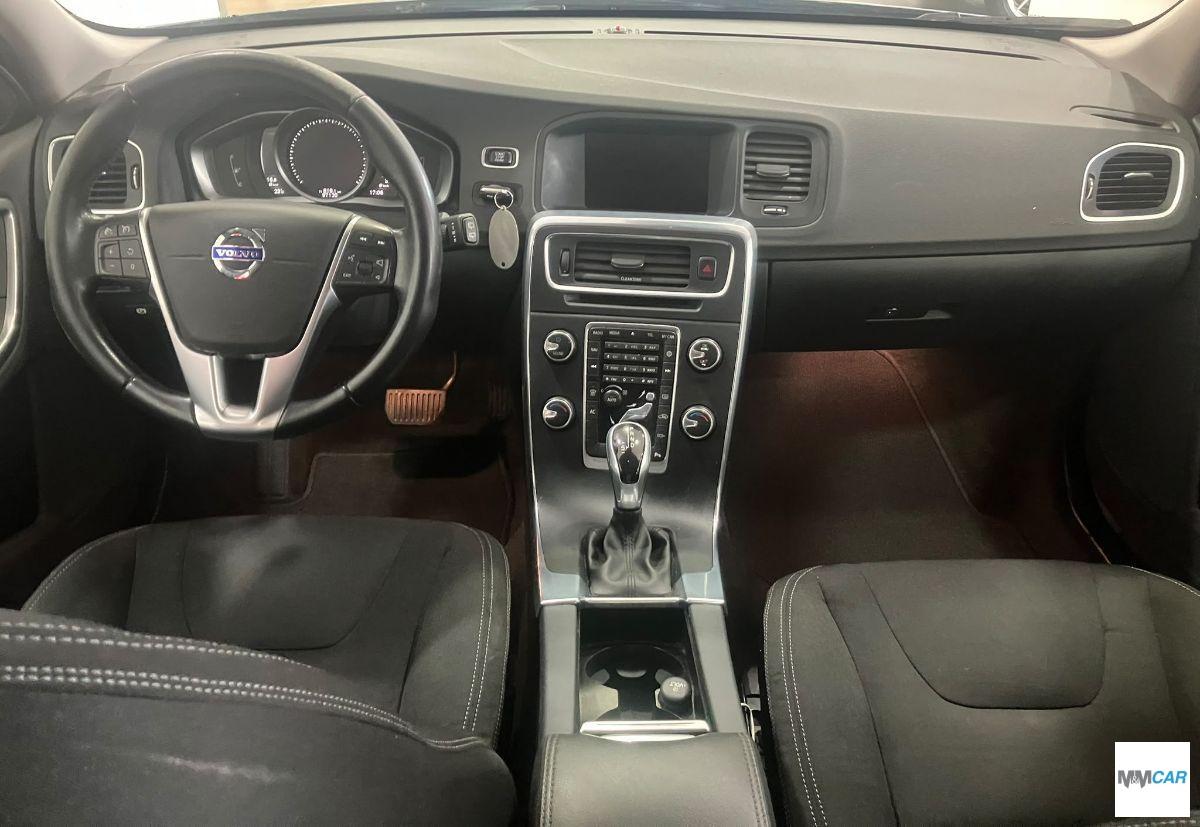 VOLVO - V60 - Cross Country D3 Geartronic Kinetic