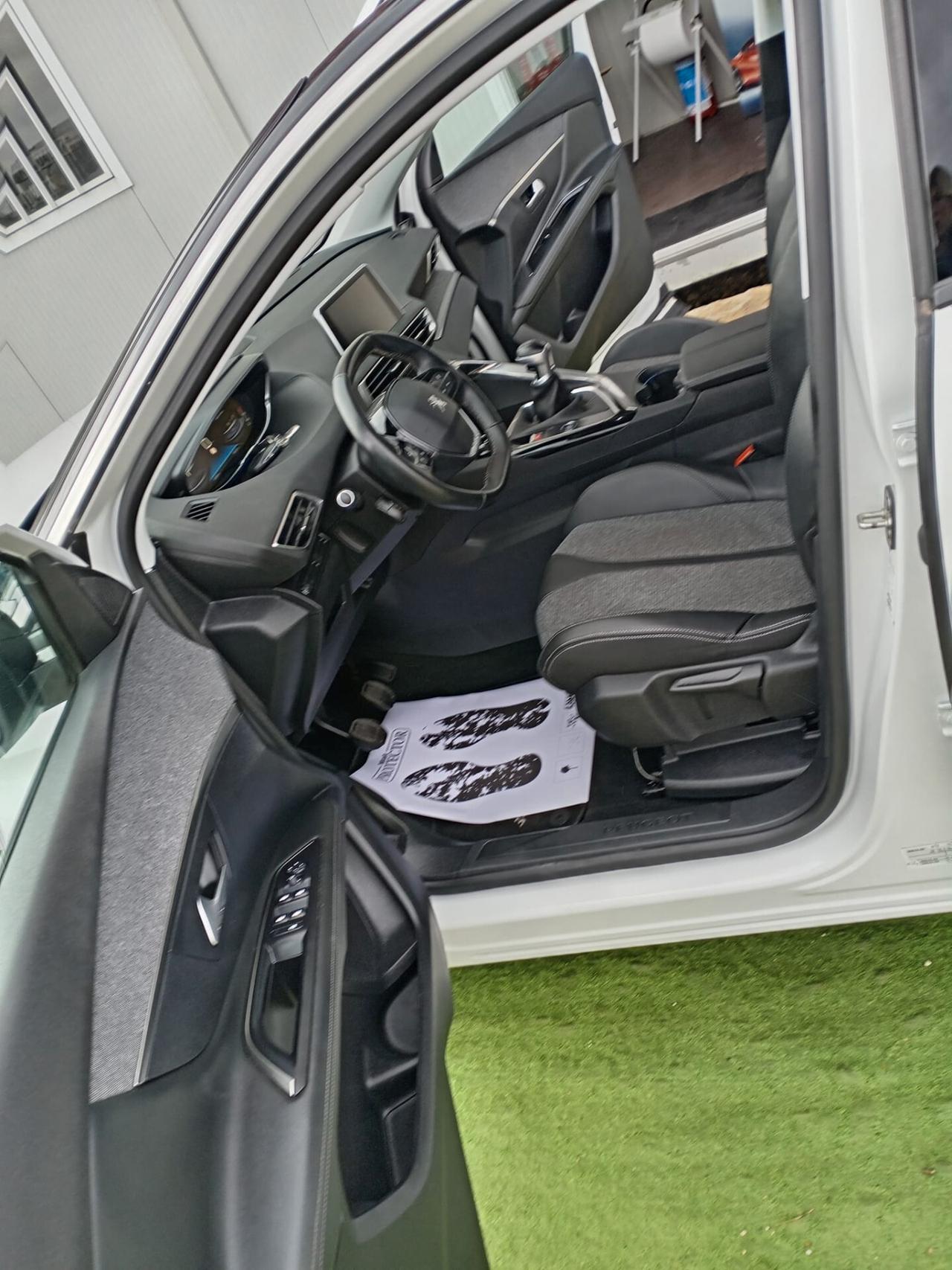 Peugeot 3008 DIESEL 1.5 Blue HDi Allure