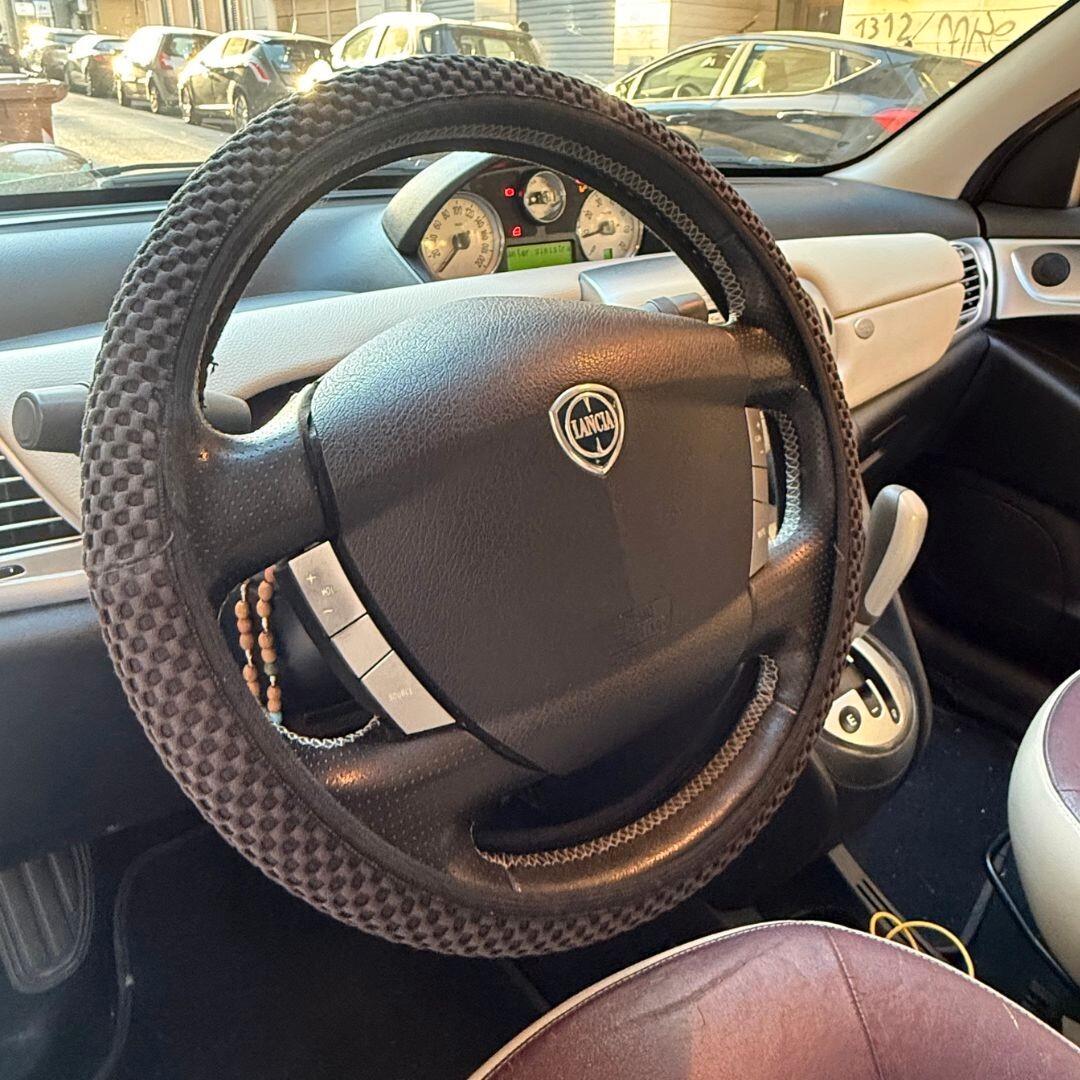 Lancia Ypsilon 1.3 MJT 75 CV