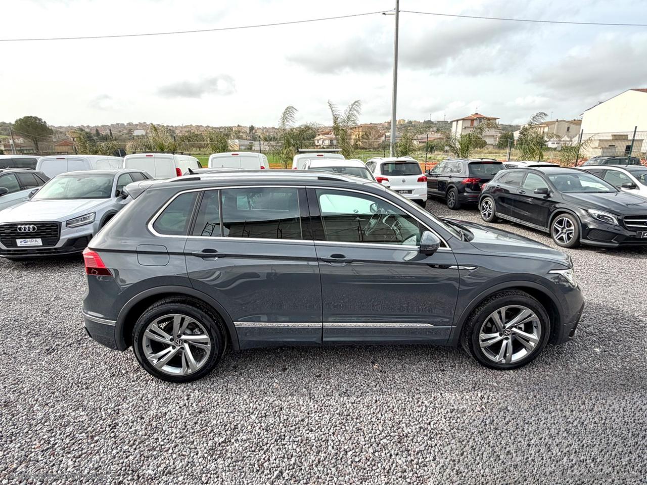 VOLKSWAGEN Tiguan 2.0TDI R-LINE FULL LED NAVI AID ACTIVE INFO DISPLAY PELLE RETROCAMERA