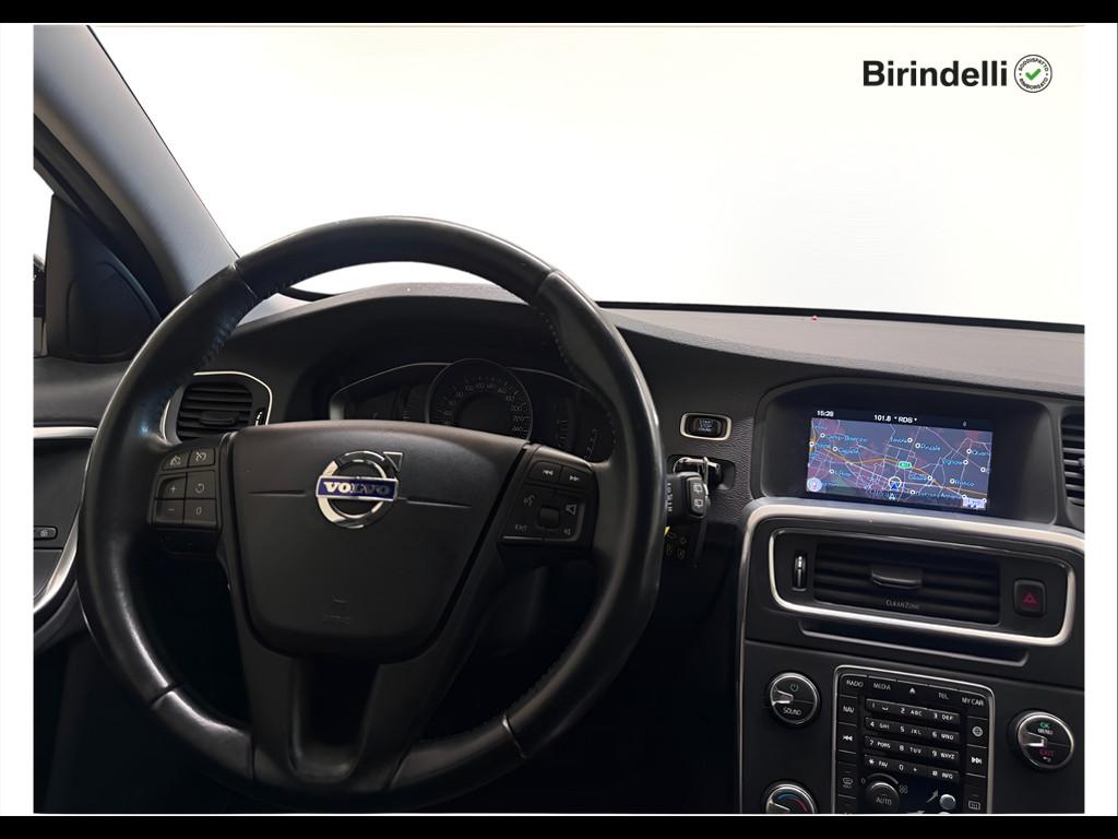 VOLVO V60 CC (2015-2018) - V60 Cross Country D3 Geartronic Business