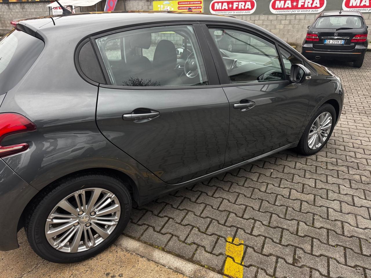 Peugeot 208 PureTech 82 5 porte Allure neopatentati