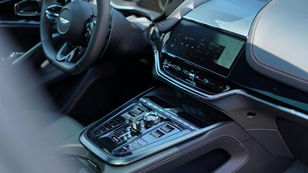 ASTON MARTIN DBX707 4.0