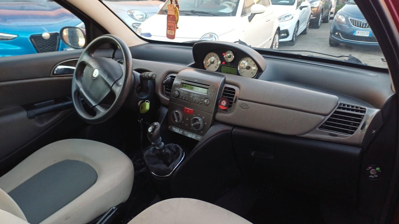 Lancia Ypsilon 1.2 16V Oro