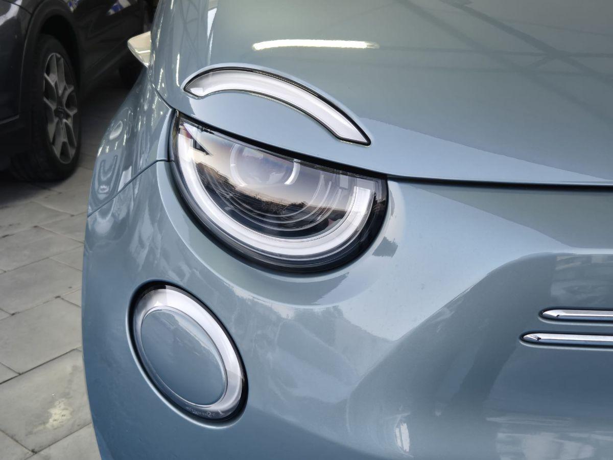 FIAT - 500 E - 500 La Prima Berlina