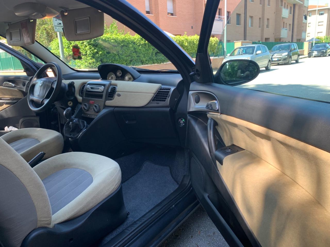 Lancia Ypsilon 1.2 Argento clima