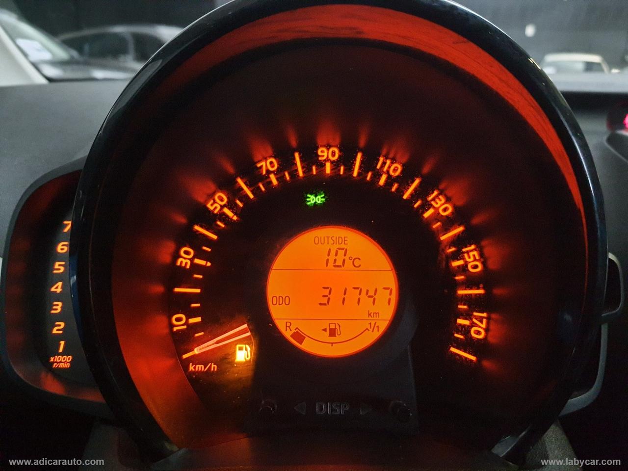 TOYOTA Aygo 1.0 VVT-i 69 CV 5p. x-play TSS