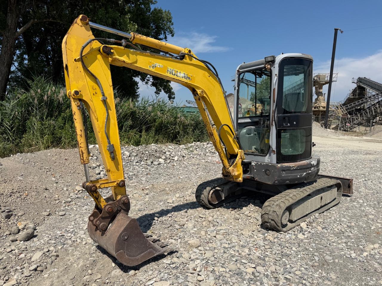 New Holland E 35.2