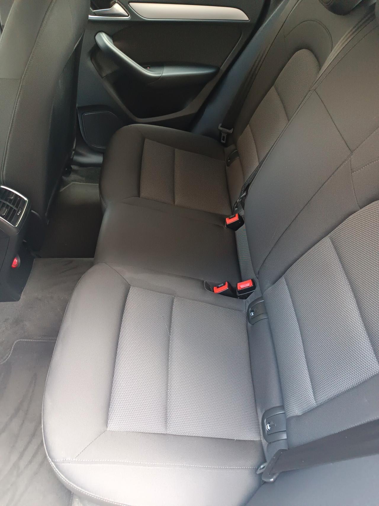 Audi Q3 2.0 TDI 150 CV S tronic Sport