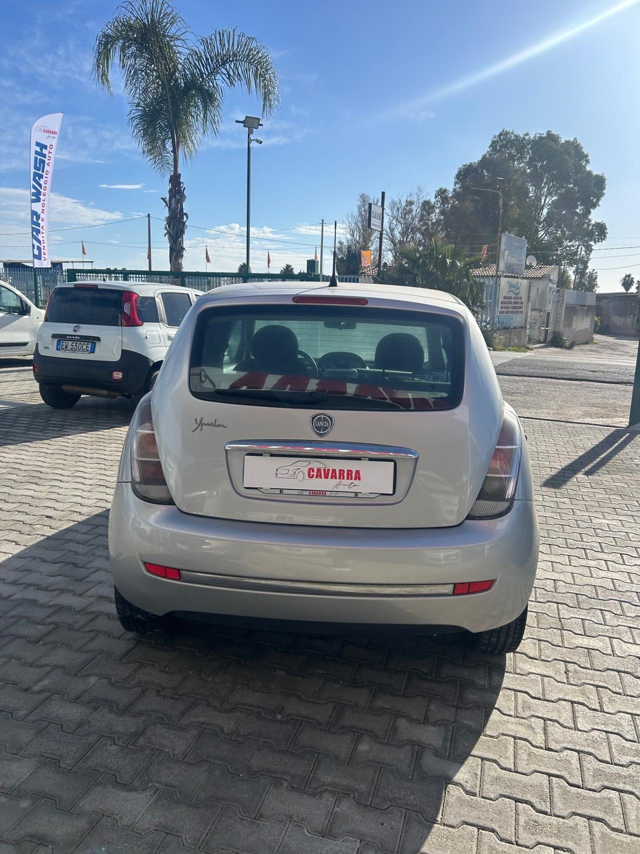 Lancia Ypsilon 1.3 MJT 75 CV Unyca