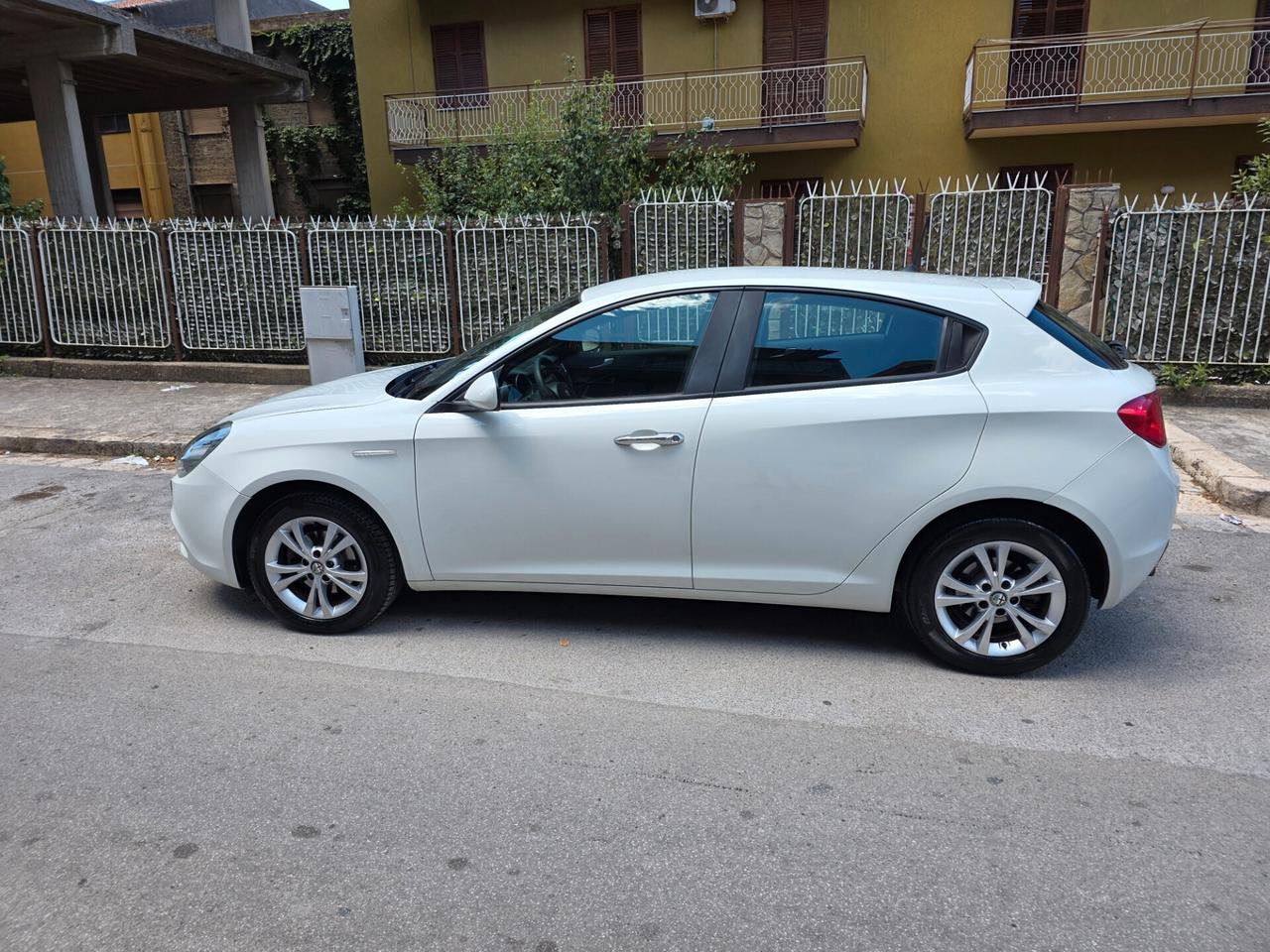 Alfa Romeo Giulietta 1.6 JTDm-2 120 CV Distinctive