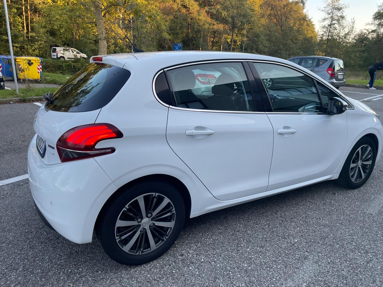 Peugeot 208 BlueHDi 75 5 porte Allure*Navi*Solo 40000km*