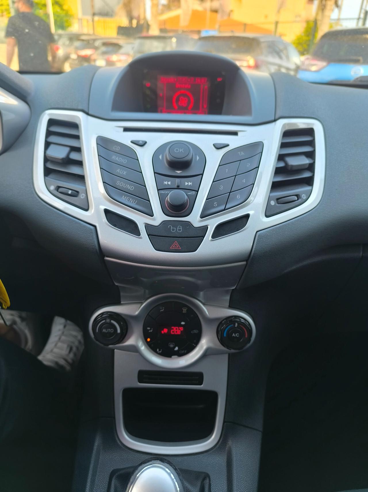 Ford Fiesta 1.4 TDCi 68CV 5 porte Titanium
