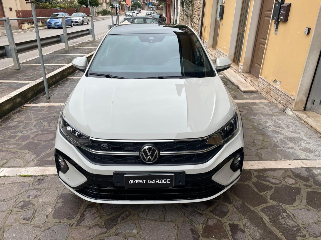 Volkswagen Taigo 1.0 TSI 110 CV DSG R-Line + Tetto
