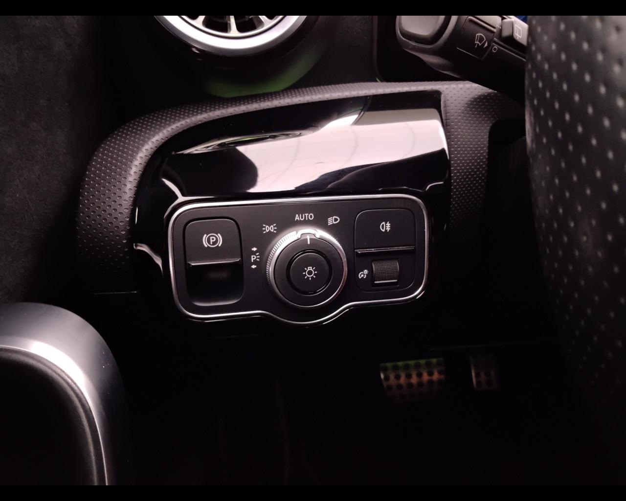 Mercedes-Benz Classe A - W177 2018 - A 180 d Premium auto