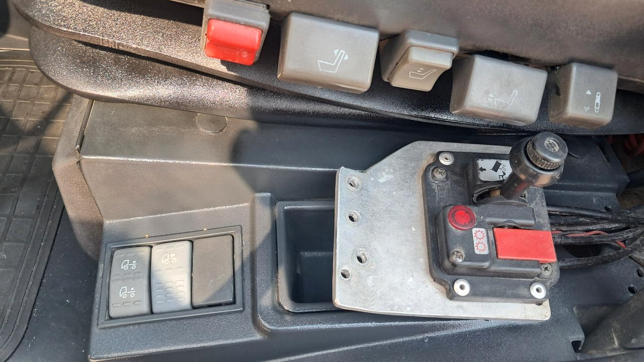 Iveco EUROCARGO 80E18 RIBALTABILE TRILATERALE