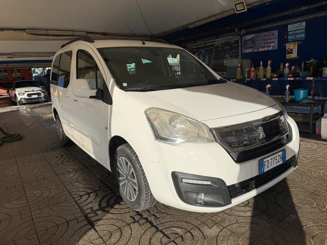 Peugeot Partner Tepee BlueHDi 100 Outdoor