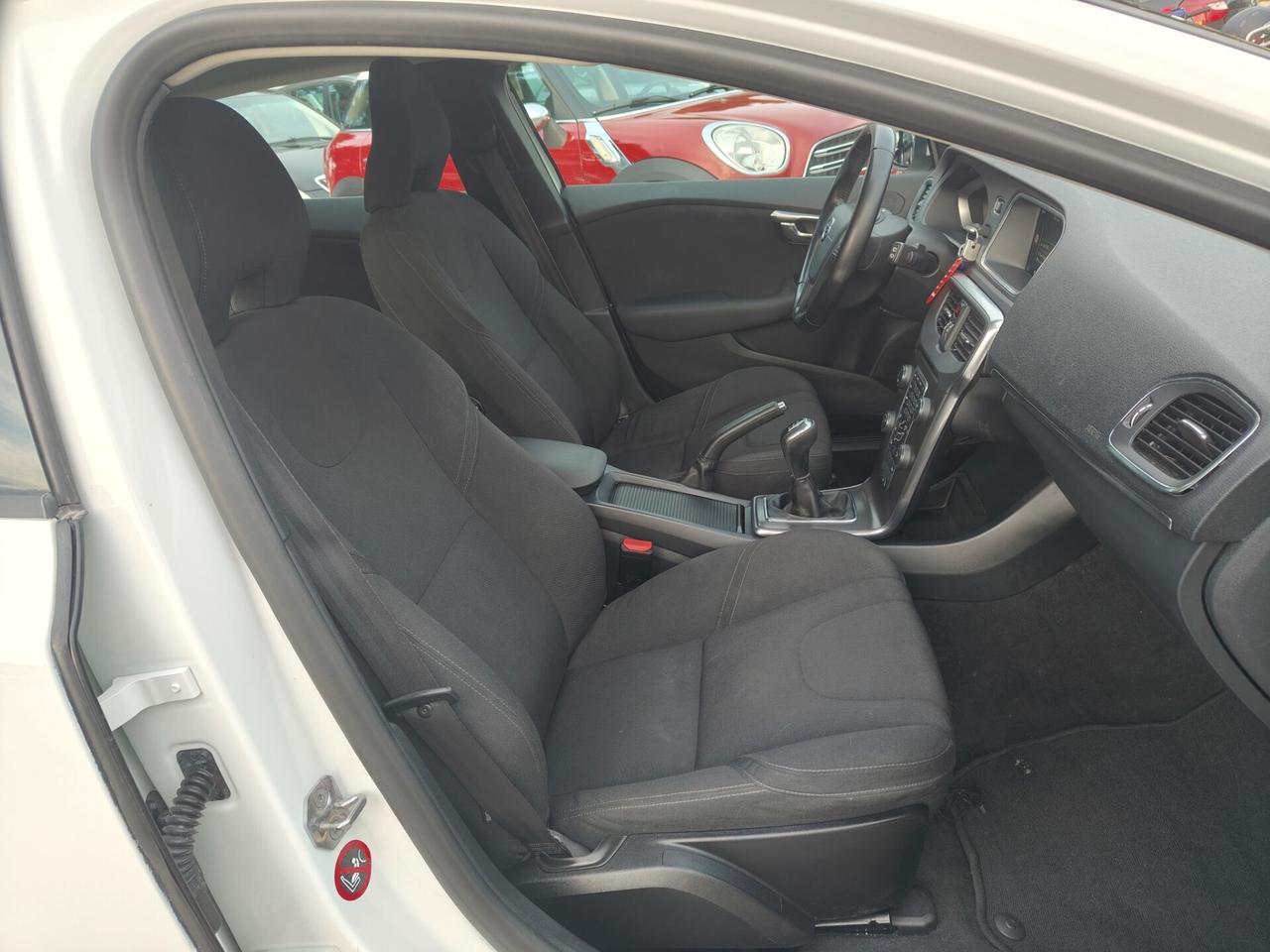 Volvo V40 D2 1.6d summum