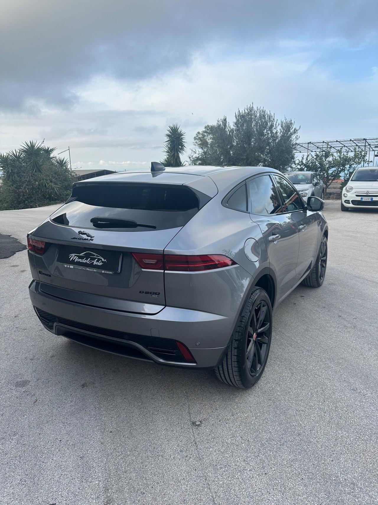 Jaguar E-Pace 2.0D I4 204 CV AWD Auto R-Dynamic S tua a 329€