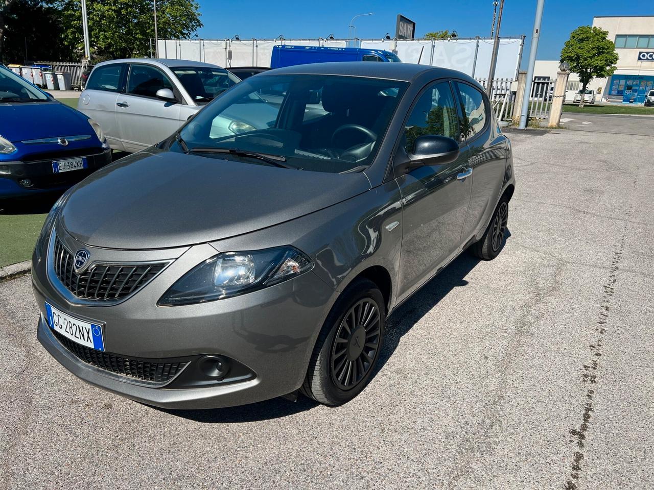 Lancia Ypsilon 1.0 FireFly 5 porte S&S Hybrid Ecochic Silver
