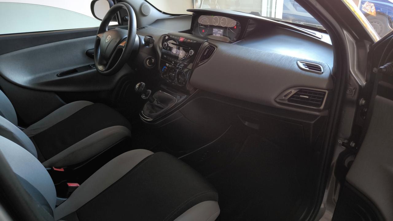 Lancia Ypsilon 1.2 69 CV 5 porte S&S Silver