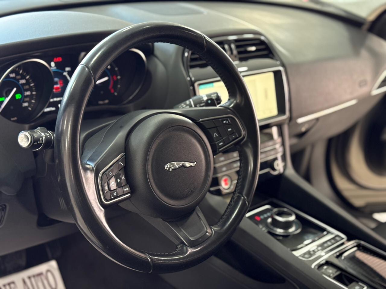 Jaguar F-Pace 2020 180 cv portfolio