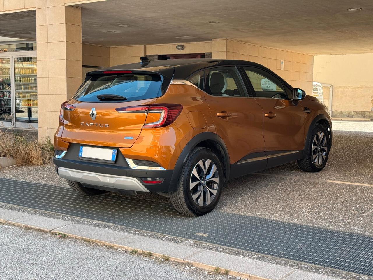 Renault Captur Plug-in Hybrid E-Tech 160 cv Initiale Paris