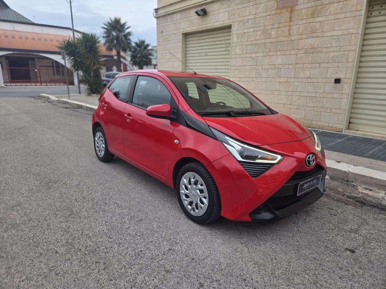 Toyota Aygo 1.0 VVT-i 72 CV 5 porte x-play MMT