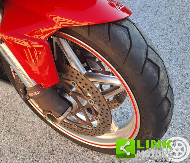 MV AGUSTA F4 1000 .