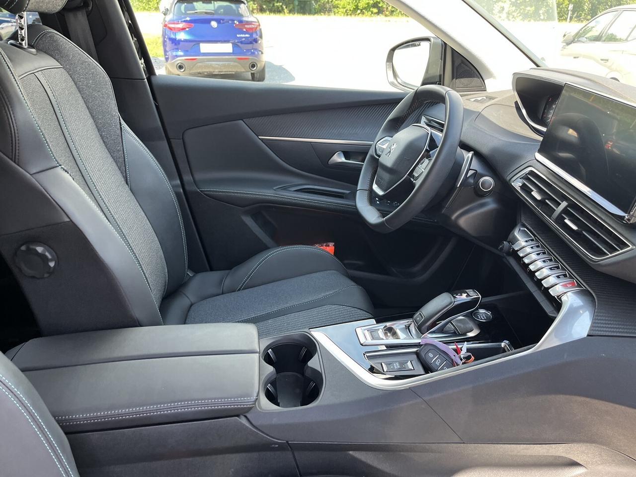PEUGEOT 5008 1500 HDI 130 CV AUTOM. 7 POSTI