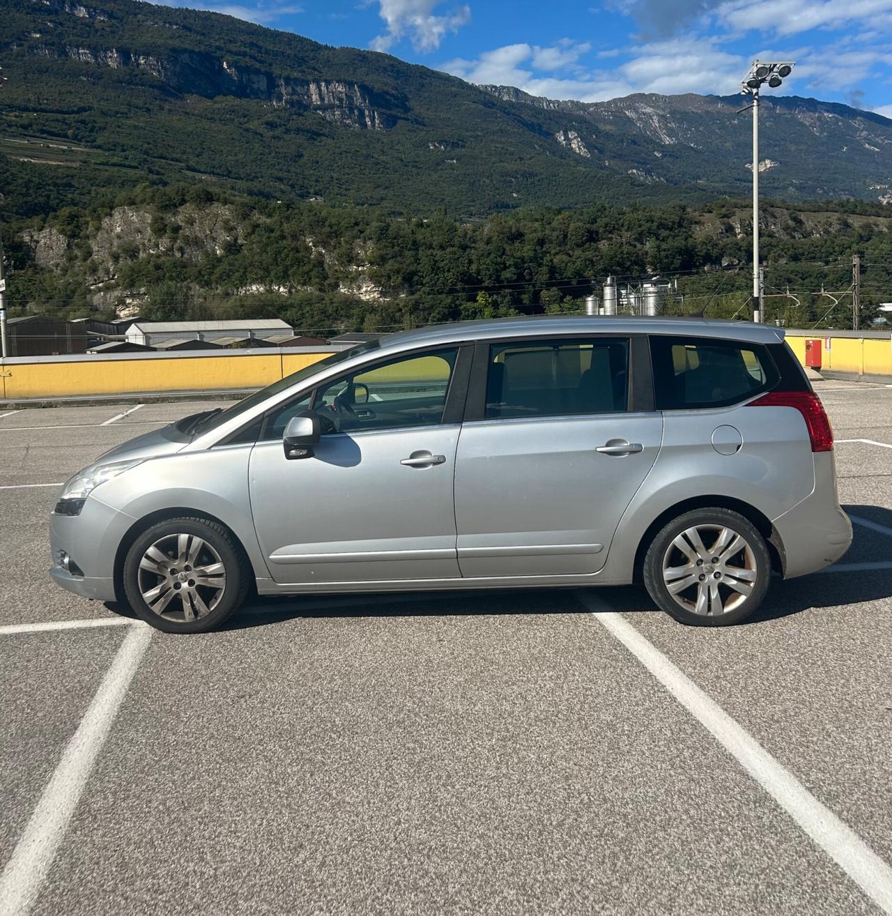 Peugeot 5008 HDi Business 7p. Neopatentati 2011