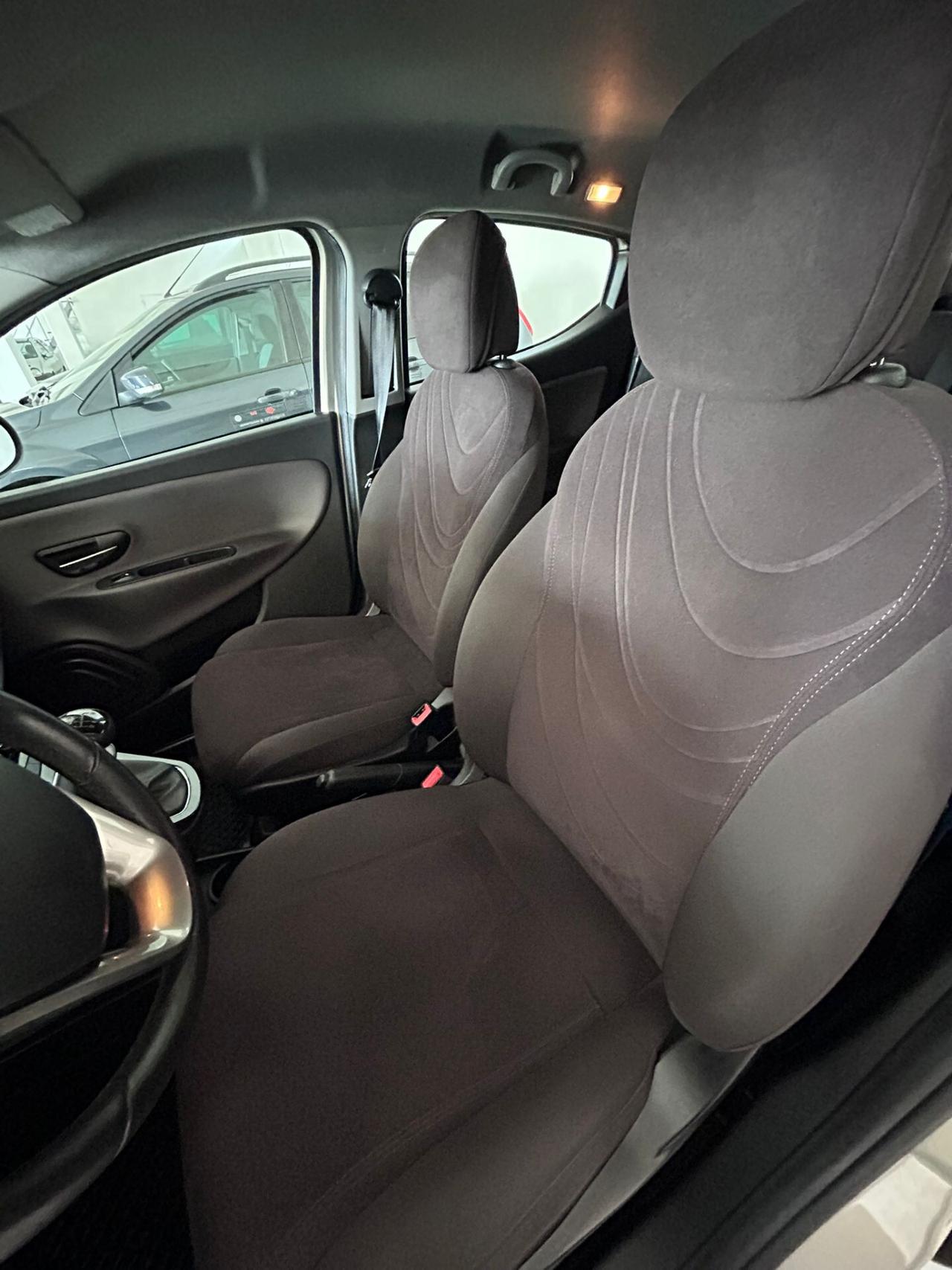 Lancia Ypsilon 1.2 69 CV 5 porte S&S Silver
