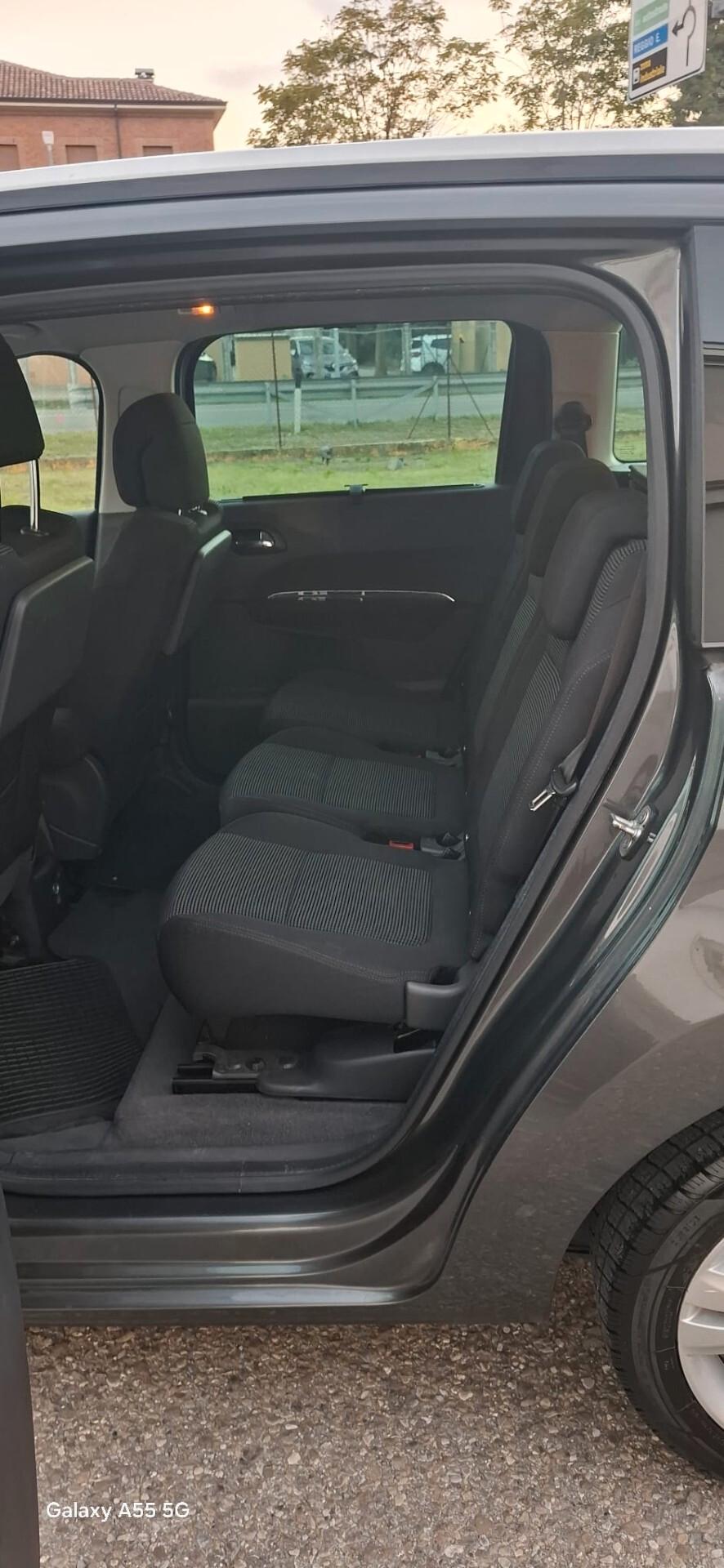 Peugeot 5008 1.6 HDi 112CV cambio robotizzato Tecno