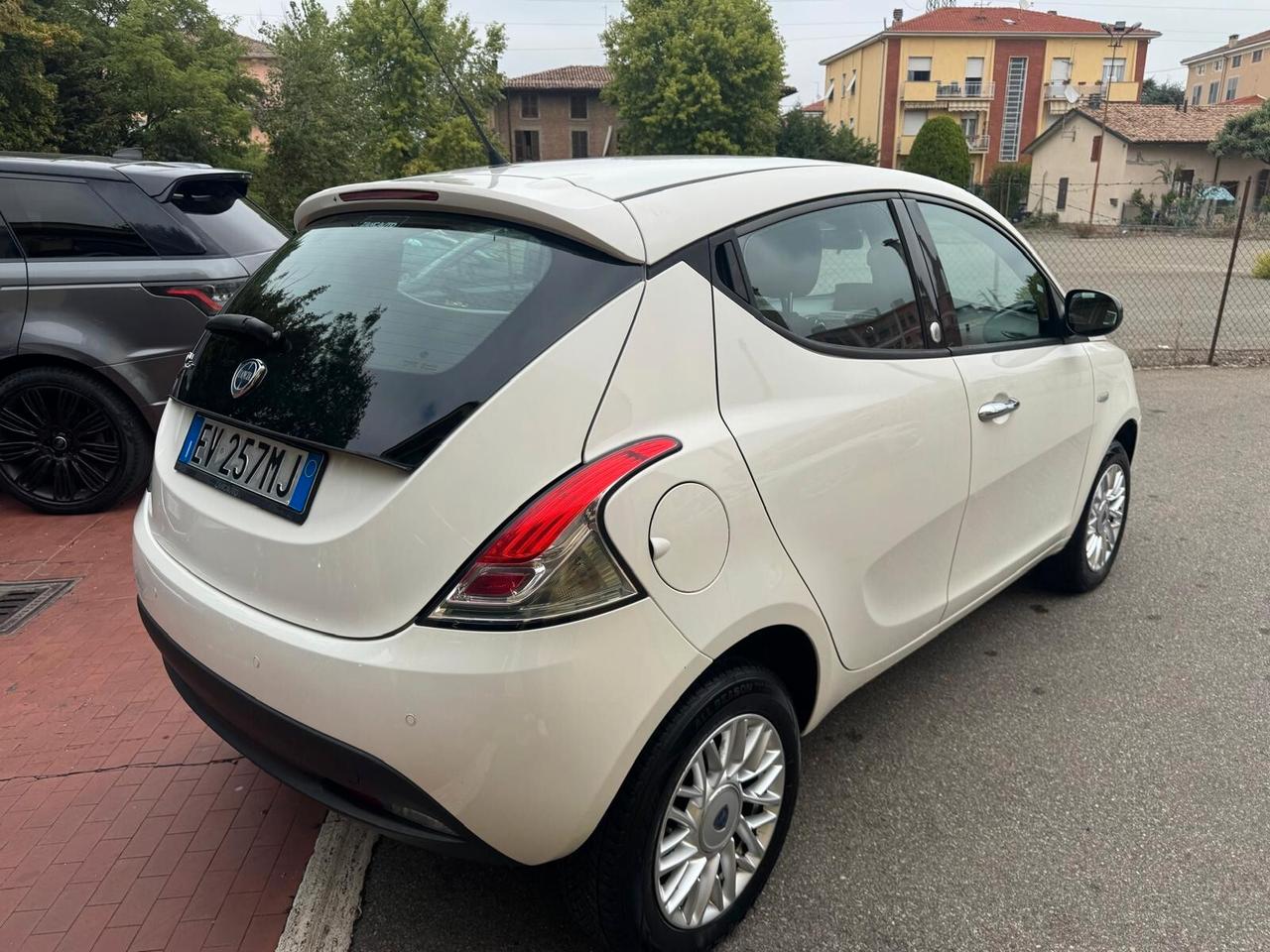 Lancia Ypsilon 2014 0.9 Benz/Metano 85 CV 5 porte