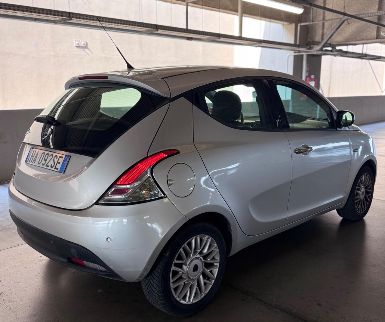 Lancia Ypsilon 1.2 69 CV 5 porte Platinum Euro 6