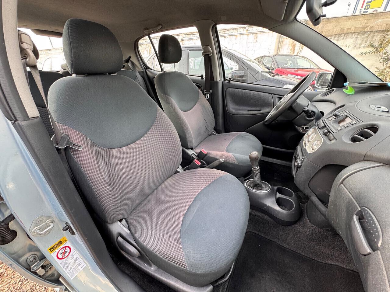 Toyota Yaris 1.4 tdi D-4D cat 5 porte Sol