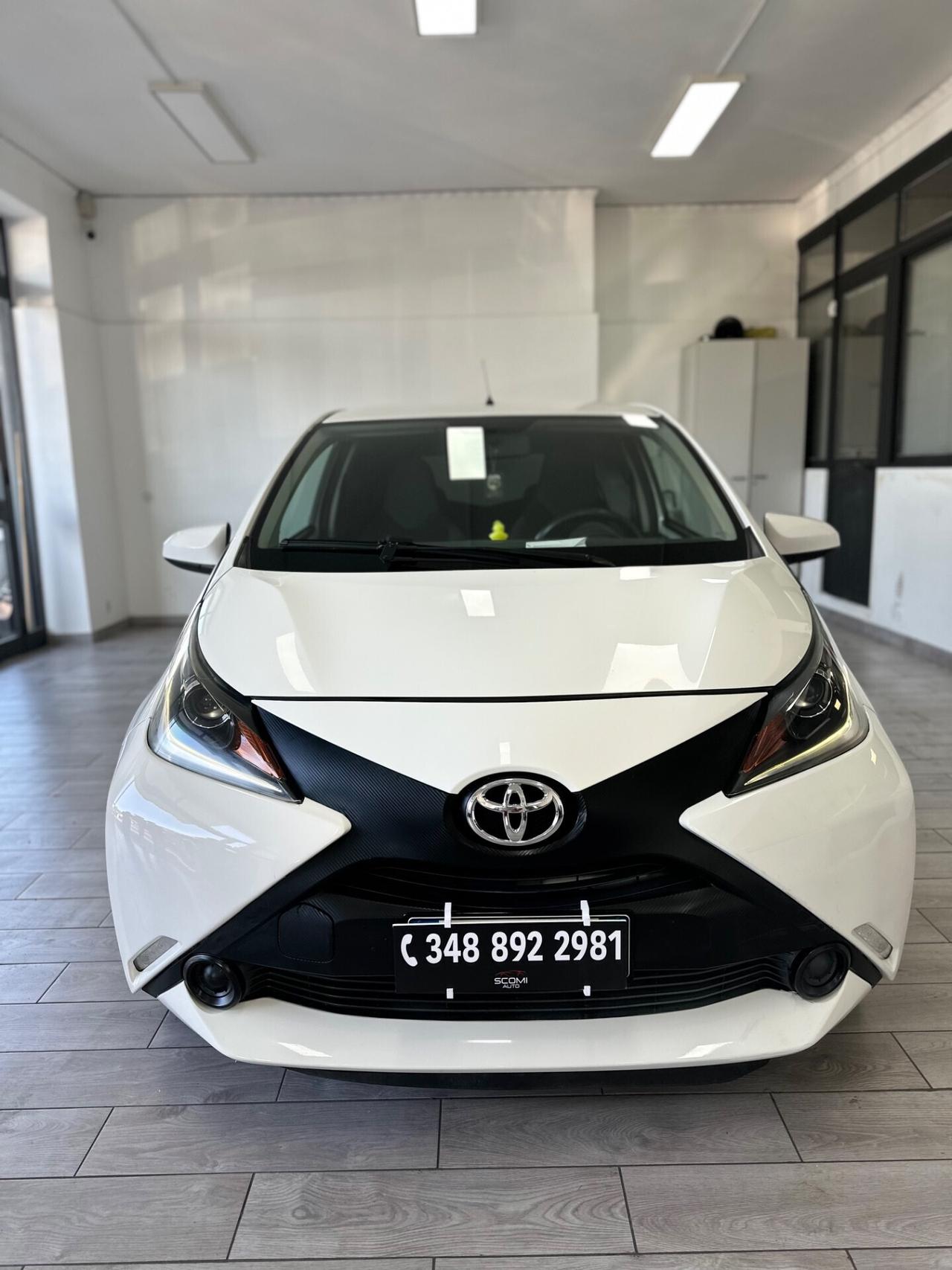 Toyota Aygo 1.0 VVT-i 69 CV 5 porte x-play MMT