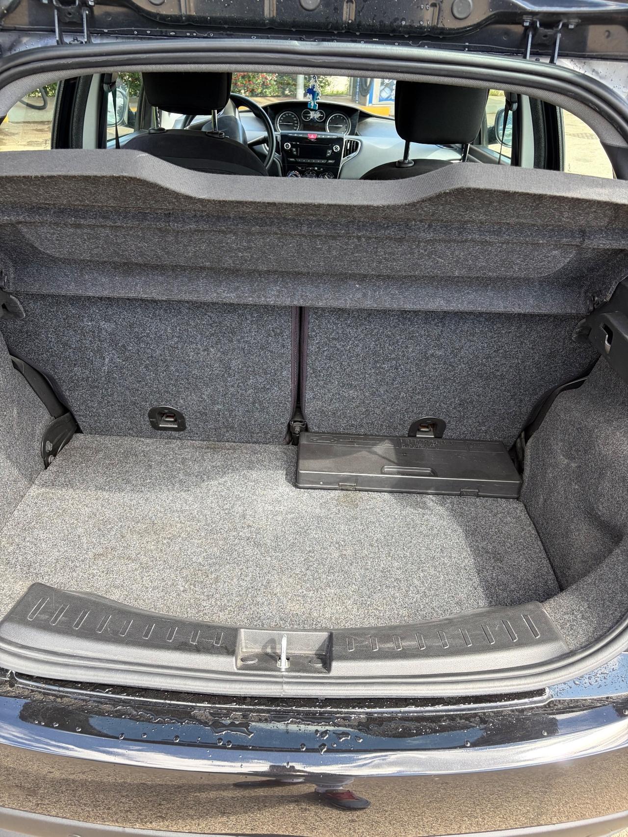 Lancia Ypsilon 0.9 TwinAir 85 CV 5 porte Metano Ecochic Gold