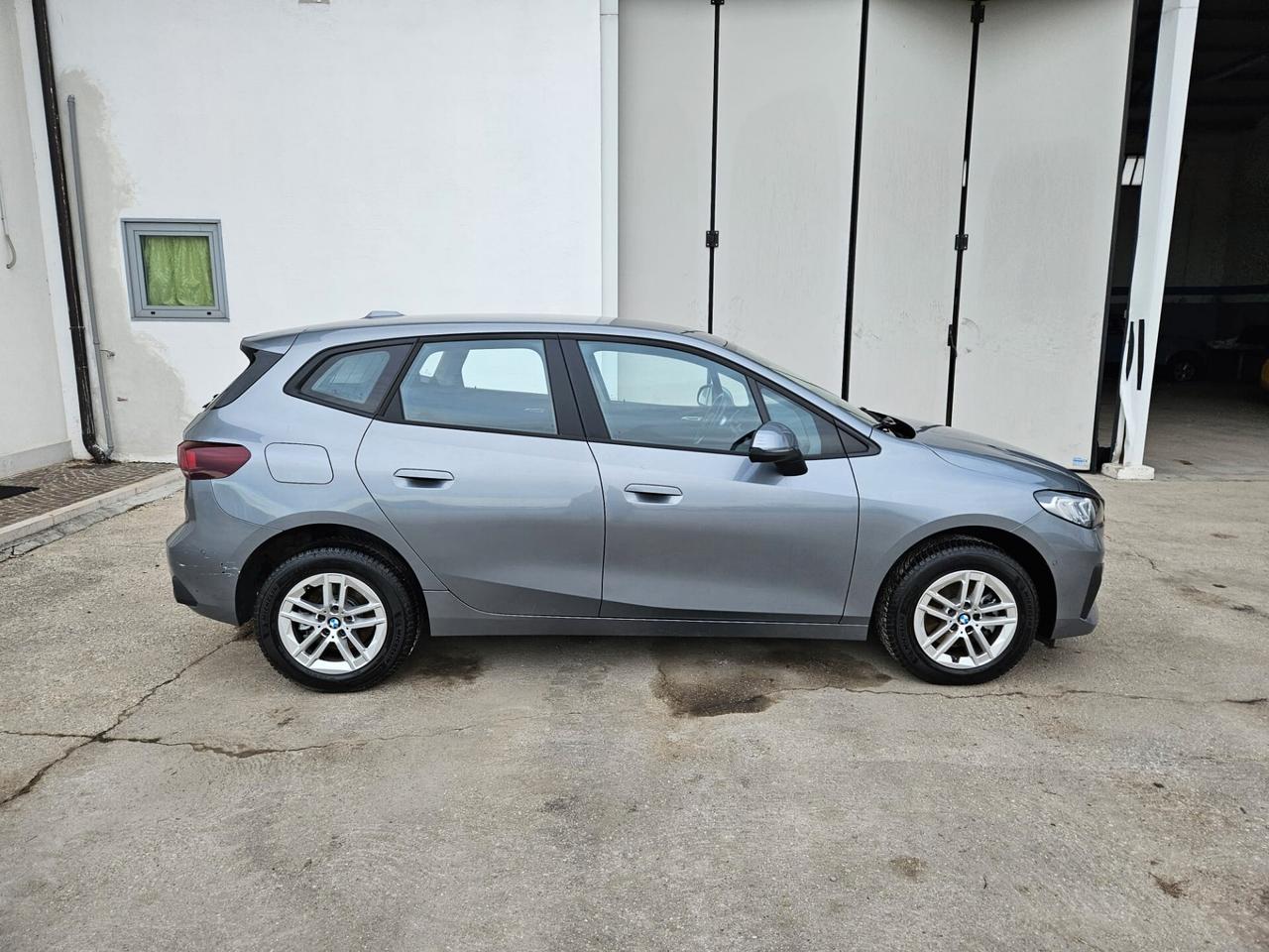 BMW 220 i Active Tourer mhev 48V MOTORE KO