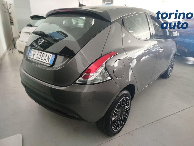 Lancia Ypsilon Ibrida SILVER PLUS