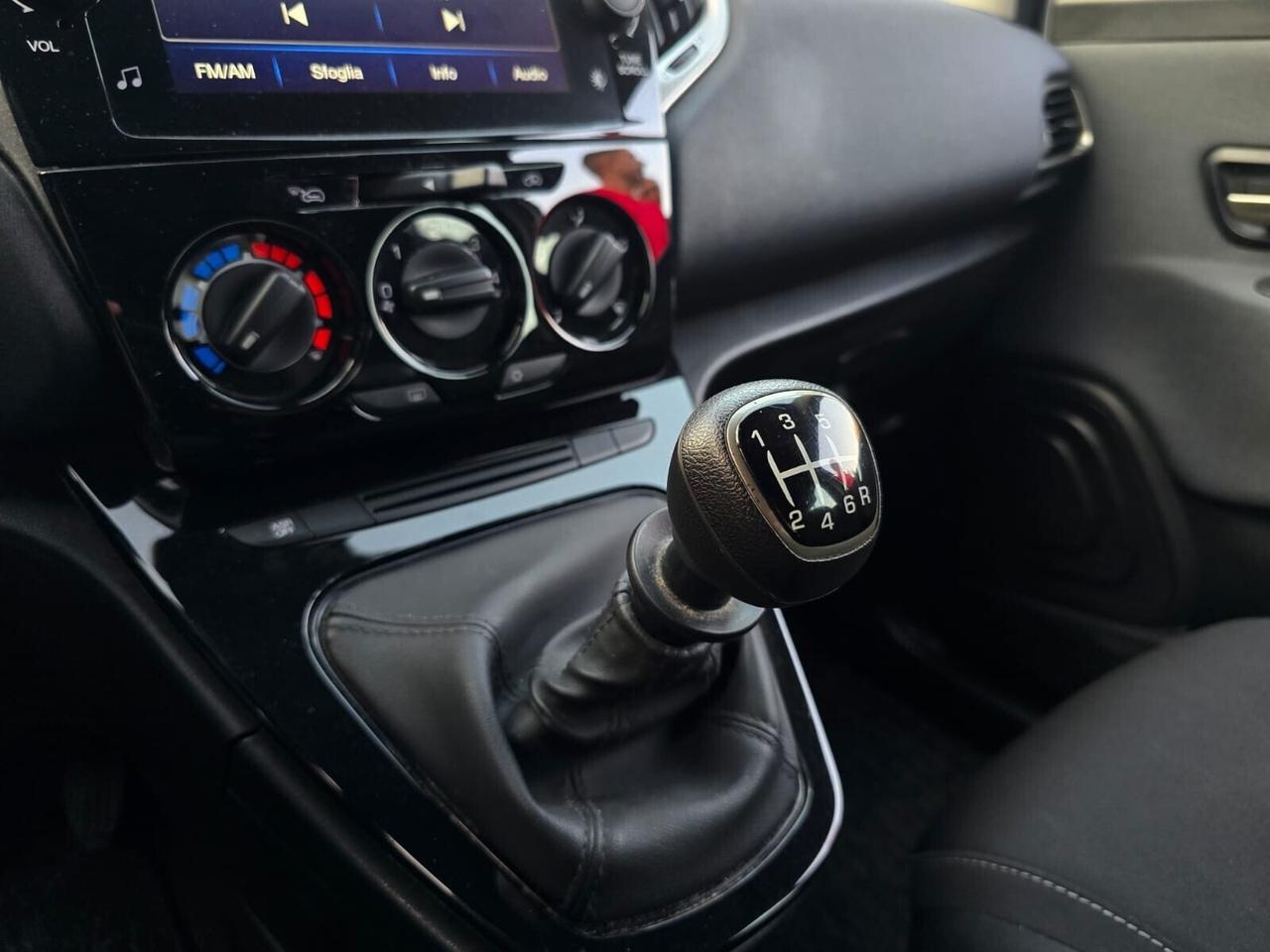 Lancia Ypsilon 1.0 FireFly 5 porte S&S Hybrid Ecochic Silver