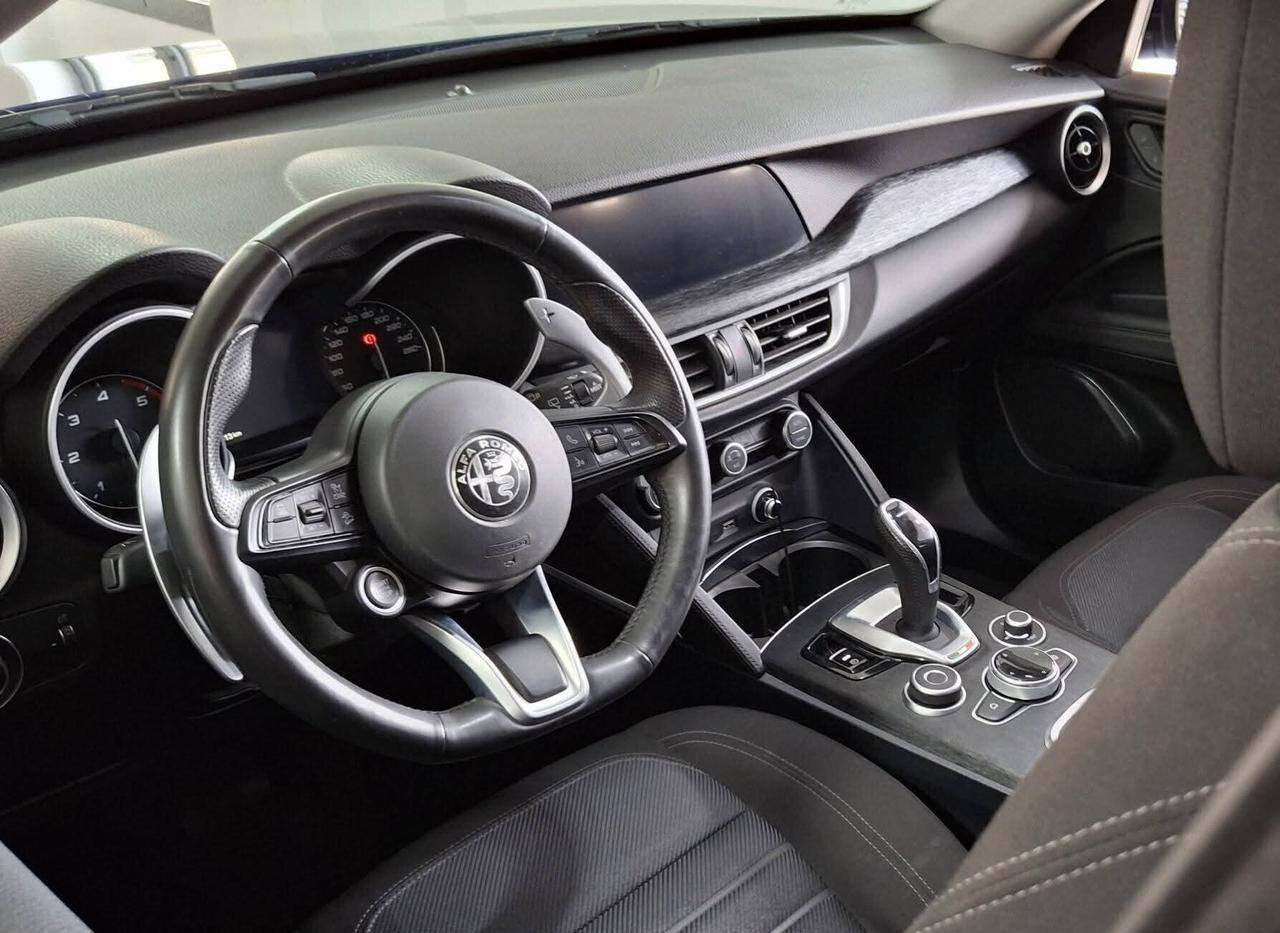 Alfa Romeo Stelvio 2.2 160 CV AT8 con gancio traino