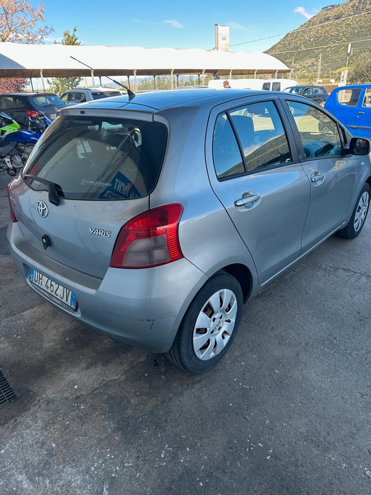 Toyota Yaris 1.0 5 porte
