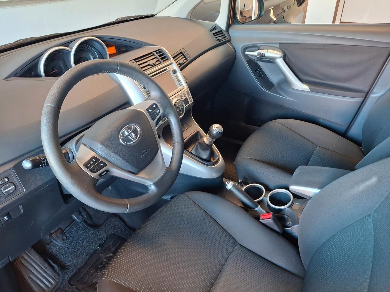 Toyota Verso 2.0d Active *7 POSTI