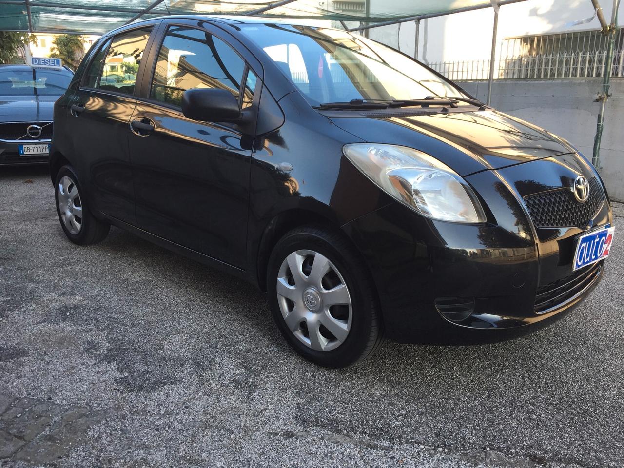 Toyota Yaris 1.0 5 porte Sol X NEOPATENTATI