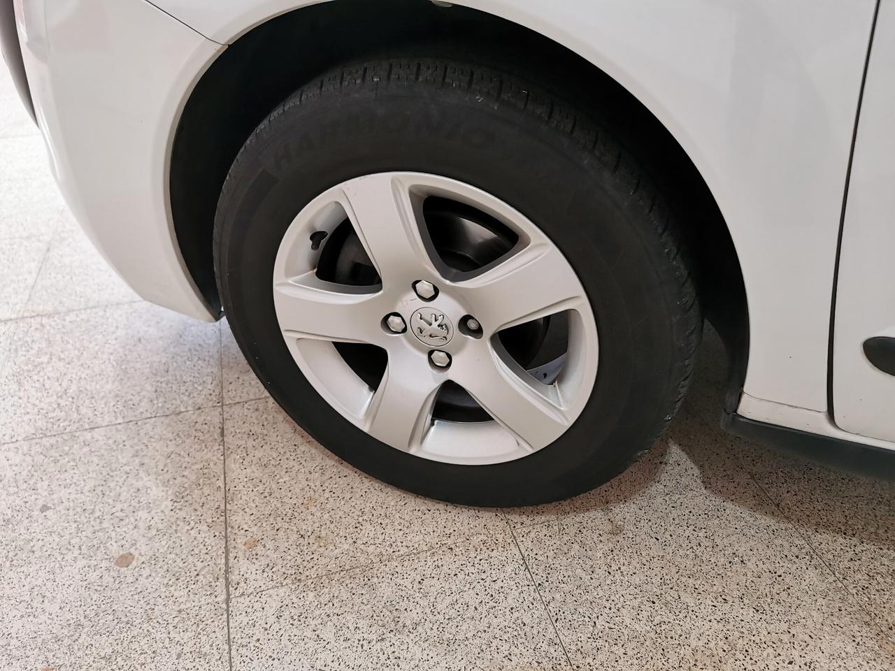 Peugeot 3008 1.6 HDi 112CV Active AUTOCARRO