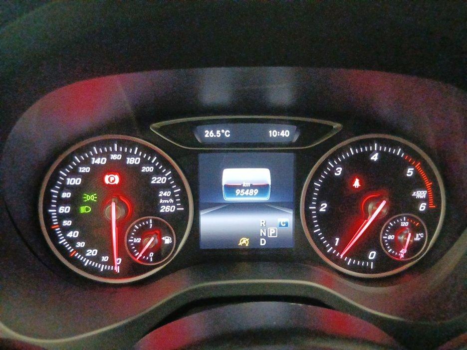 Mercedes-Benz GLA (X156) - GLA 200 d Automatic Business