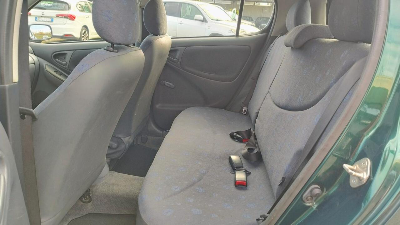 Toyota Yaris 1.0 5 Porte Adatta anche a neopatentati